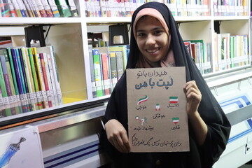 برنامه‌های فرهنگی کتابخانه سیار نهاد در تجمعات شبانه مردم تهران در میدان انقلاب