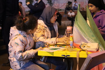 برنامه‌های فرهنگی کتابخانه سیار نهاد در تجمعات شبانه مردم تهران در میدان انقلاب