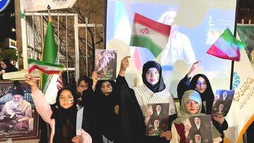برپایی غرفه فرهنگی در محل تجمعات انقلابی مردم شهرستان ابهر