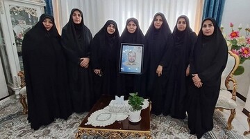 دیدار رئیس اداره کتابخانه های قرچک با خانواده شهدای جنگ رمضان