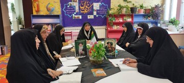 نشست کتابخوان در سوگ رهبر در کتابخانه شهید محلاتی شمیرانات