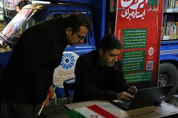 استمرار و تداوم حضور موکب «ایستاده برای ایران» با محوریت کتاب و اجرای برنامه‌های فرهنگی در مسیر تجمعات شبانه ارومیه