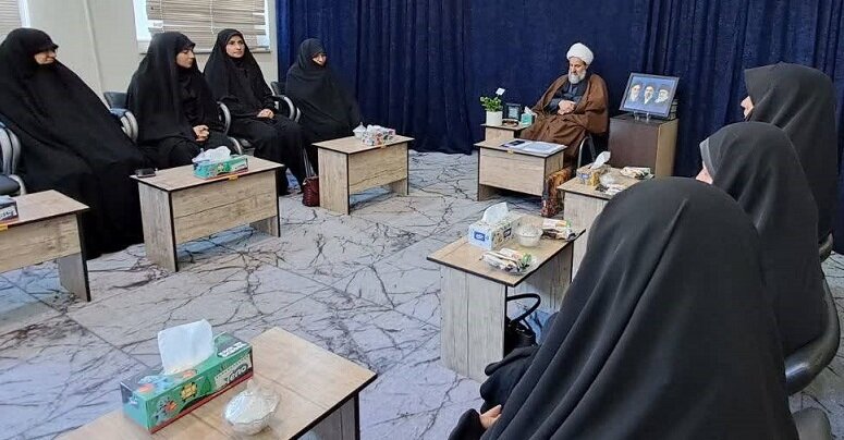 دیدار رئیس اداره کتابخانه های عمومی قرچک با امام جمعه شهرستان