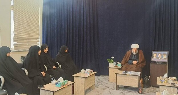 دیدار رئیس اداره کتابخانه های عمومی قرچک با امام جمعه شهرستان