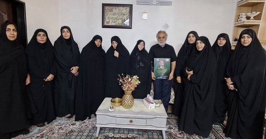 دیدار رئیس اداره کتابخانه های قرچک با خانواده شهدا