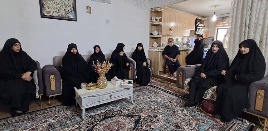 دیدار رئیس اداره کتابخانه های قرچک با خانواده شهدا