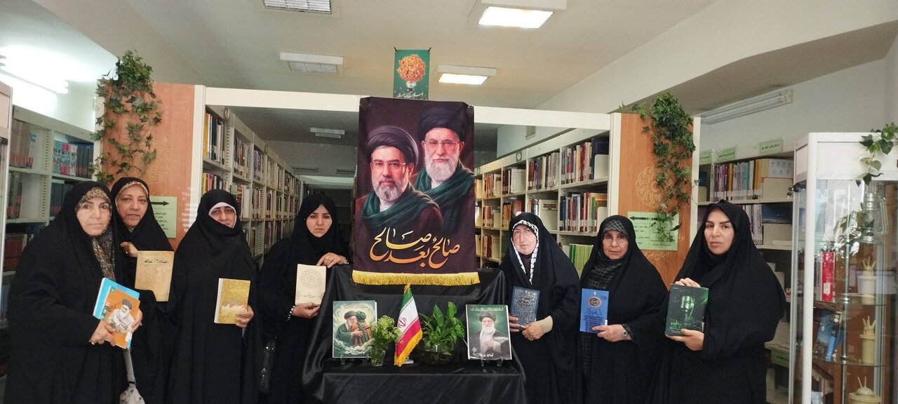 نشست کتابخوان در سوگ رهبر شهید انقلاب اسلامی
