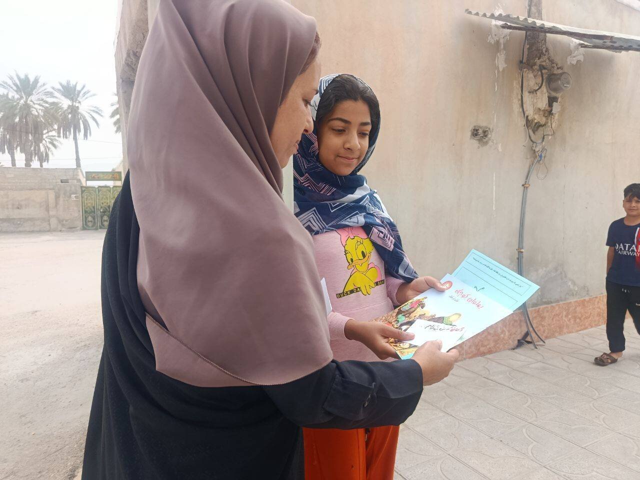 طرح کتابخوانی «نور امید» برای کودکان روستای علویه جهرم اجرا شد