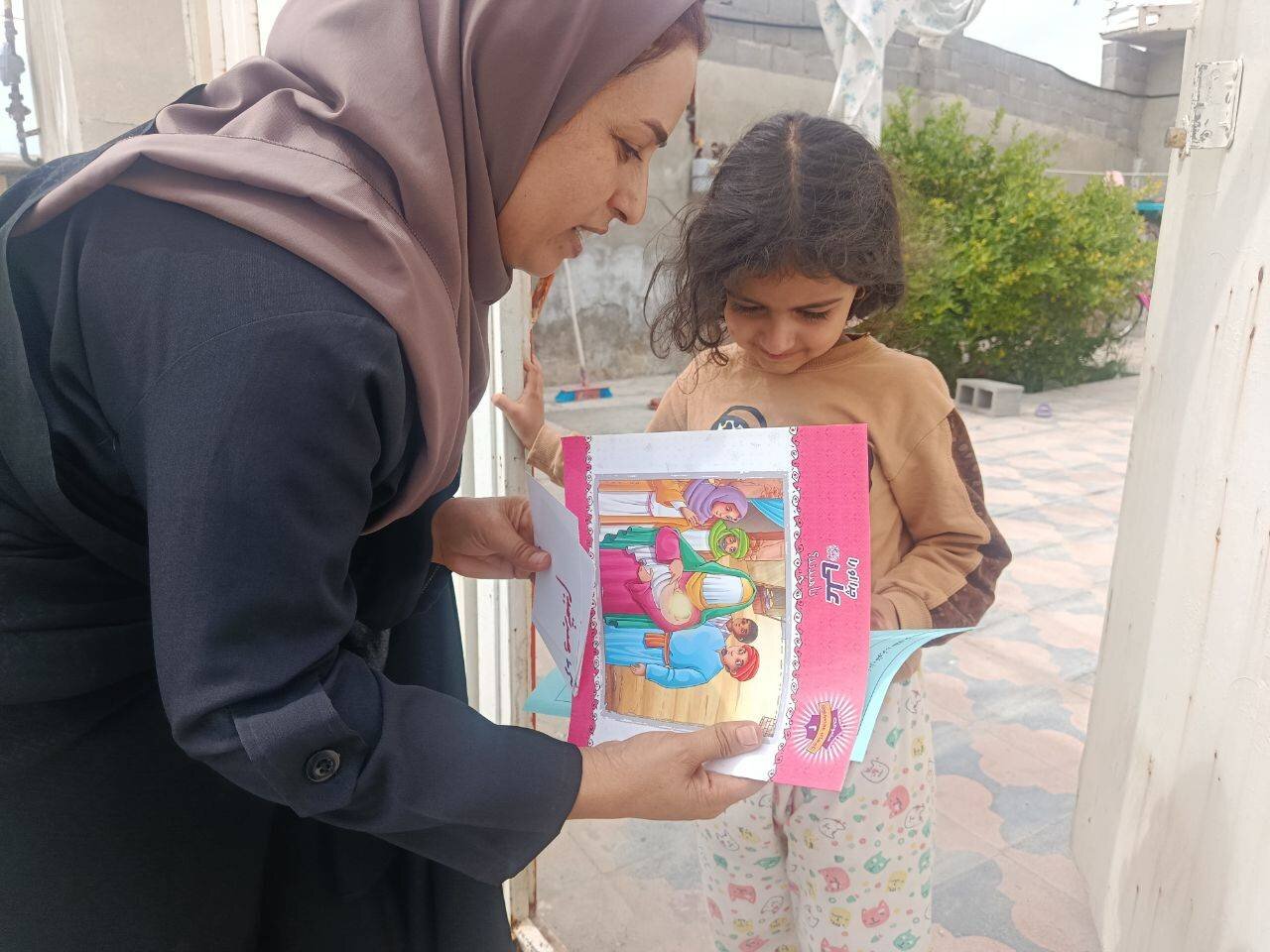 طرح کتابخوانی «نور امید» برای کودکان روستای علویه جهرم اجرا شد