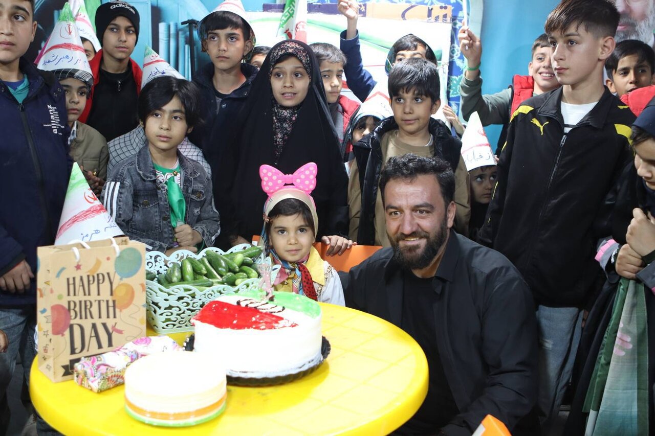 تولد دختر ایران در غرفه فرهنگی لرستان