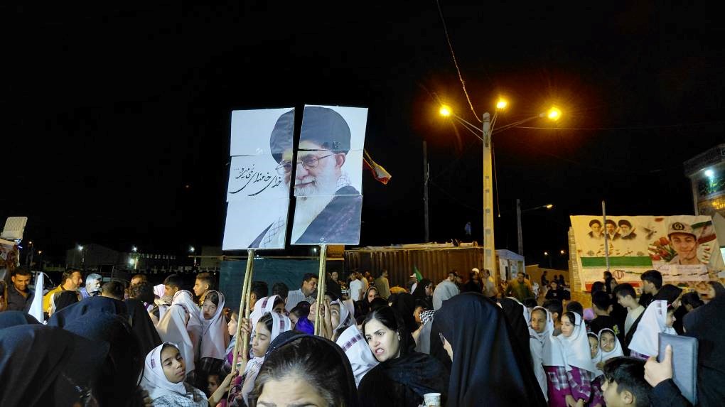 دلتنگی دانش‌آموزان هندیجانی برای فرشتگان کوچک میناب؛ پیوندی که با حادثه هم گسسته نمی‌شود