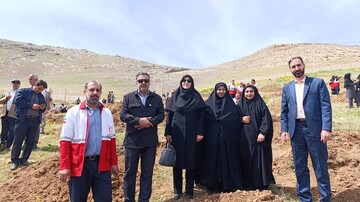 درختکاری مهر به یاد دختران شهیده