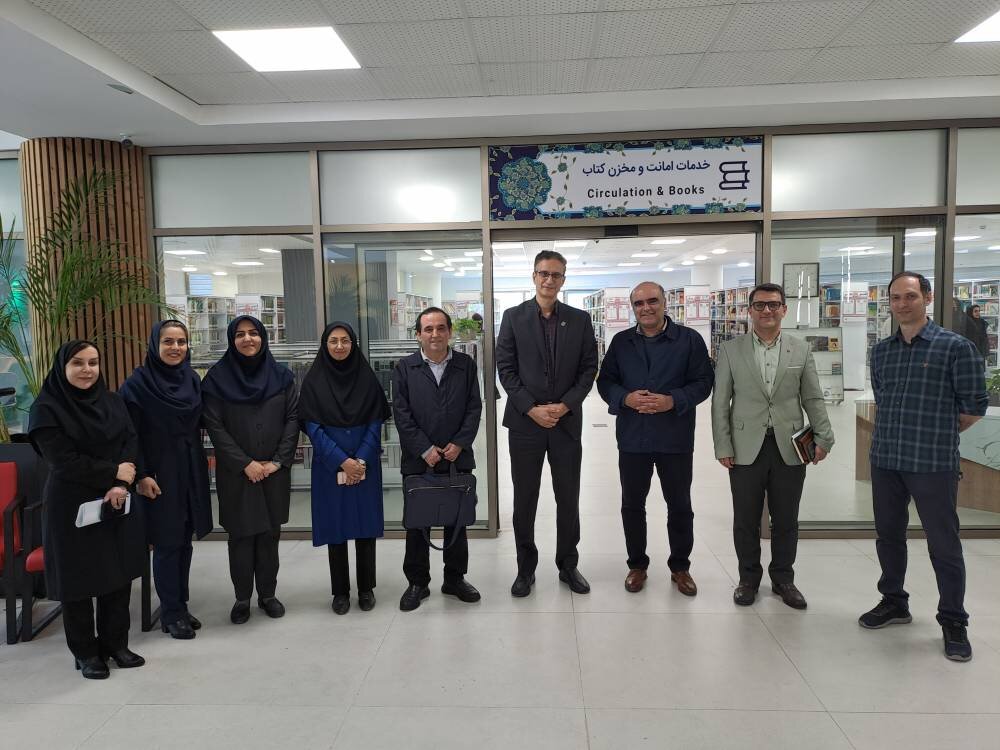 معاون پژوهش دانشگاه گیلان از کتابخانه مرکزی رشت بازدید کرد