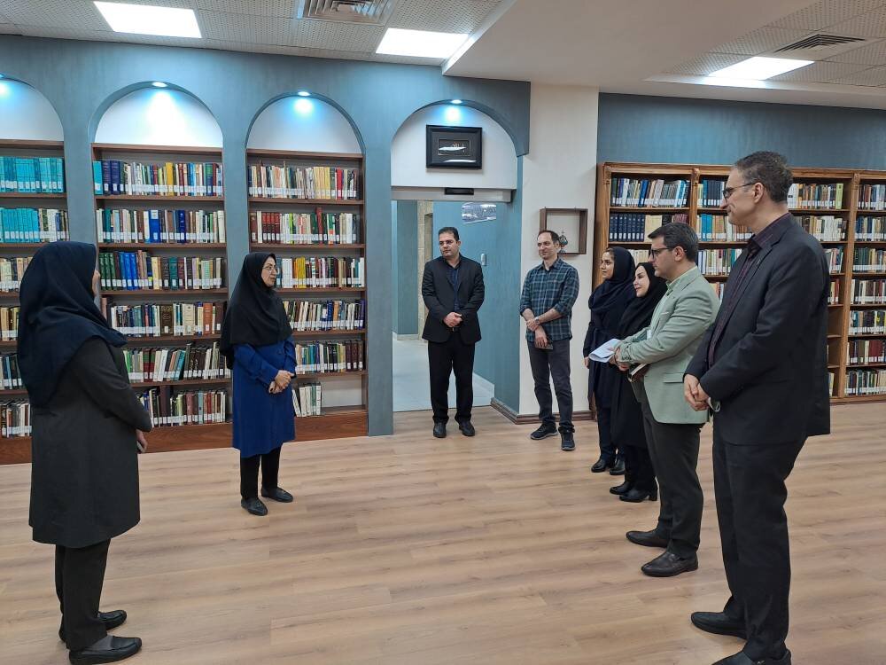 معاون پژوهش دانشگاه گیلان از کتابخانه مرکزی رشت بازدید کرد
