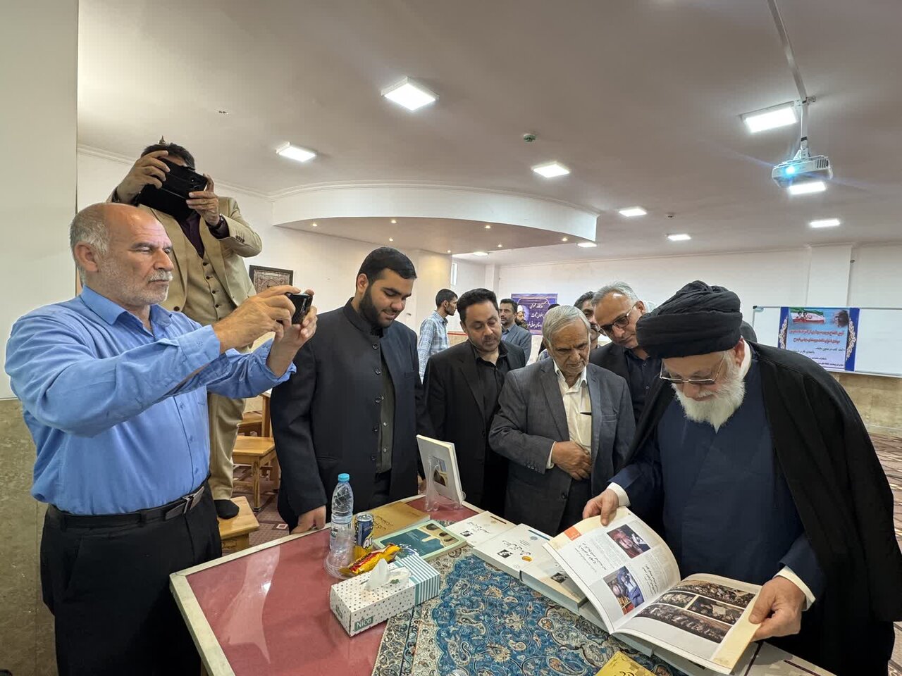 کتابخانه عمومی مهدی اخوان ثالث روستای فهرج یزد افتتاح شد