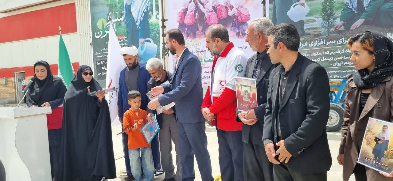 آیین درختکاری «رویش مهر» به یاد دختران شهیده جنگ رمضان در لرستان برگزار شد