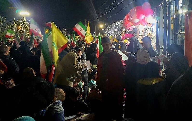 حضور کتابخانه سیار یار مهربان ۱۰ در تجمع مردمی شبانه میدان قائم سوهانک به شب دوازدهم رسید