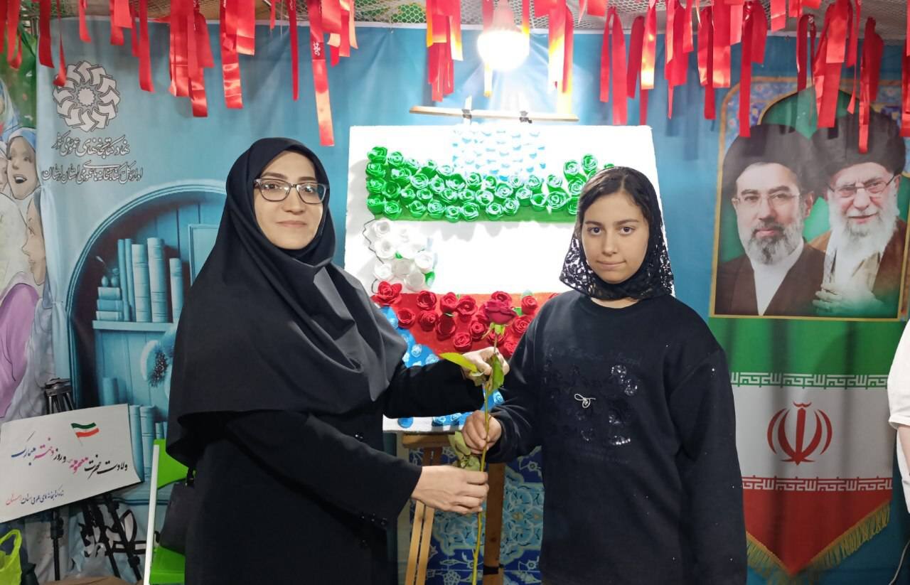 گل‌های مهربانی در سنگر کتابخانه های لرستان