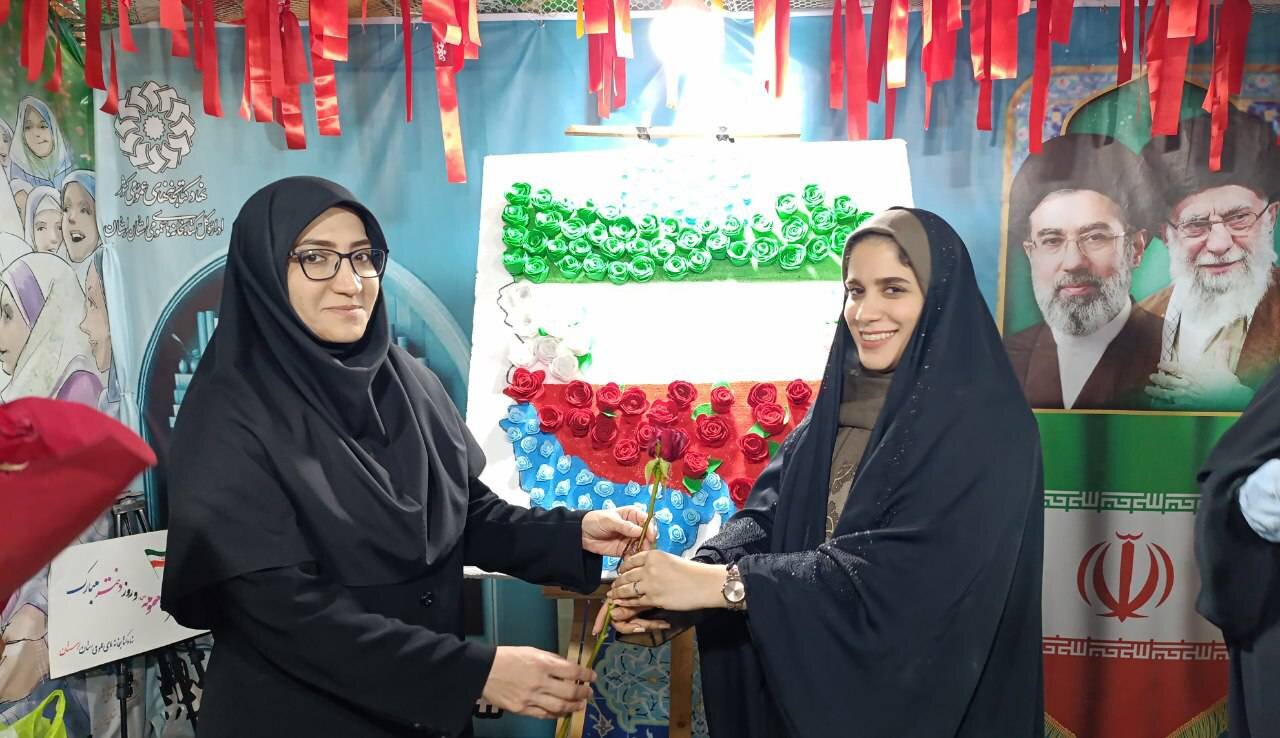 گل‌های مهربانی در سنگر کتابخانه های لرستان