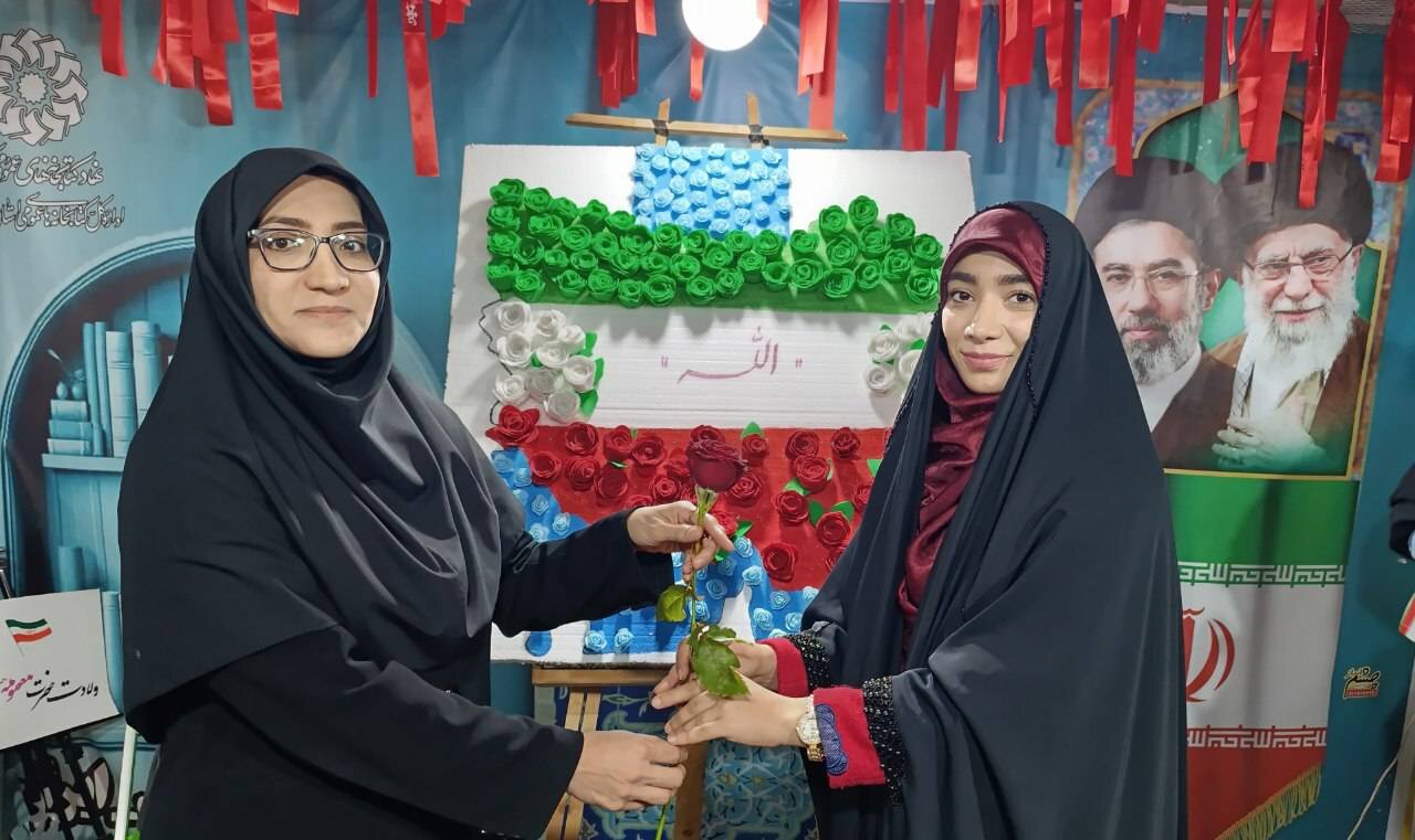 گل‌های مهربانی در سنگر کتابخانه های لرستان
