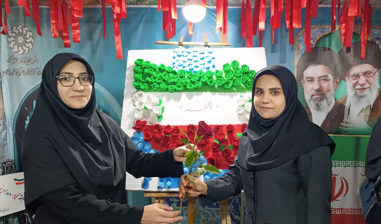 گل‌های مهربانی در سنگر کتابخانه های لرستان