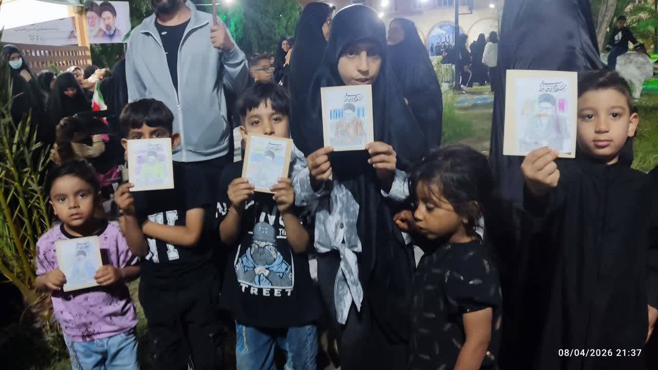 میدان اراده با مشتهای کوچک کودکان شهر چمران رنگ گرفت