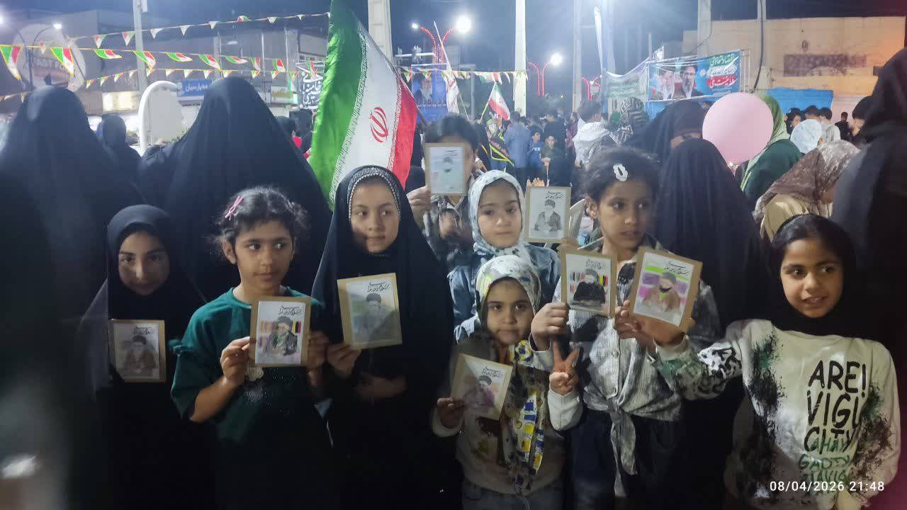 میدان اراده با مشت‌های کوچک کودکان شهر چمران رنگ گرفت
