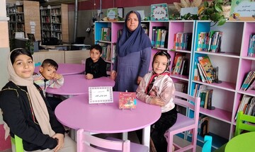 جمع خوانی کتاب"زندگی حضرت معصومه علیها السلام" در کتابخانه امام علی (ع) روستای هفت جوی