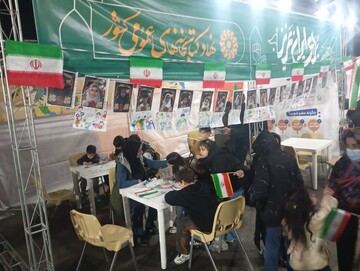 حضور کتابخانه سیار هدهد ۸ ملارد در تجمع مردمی میدان صادقیه با محوریت پویش فرهنگی "ایستاده برای ایران"