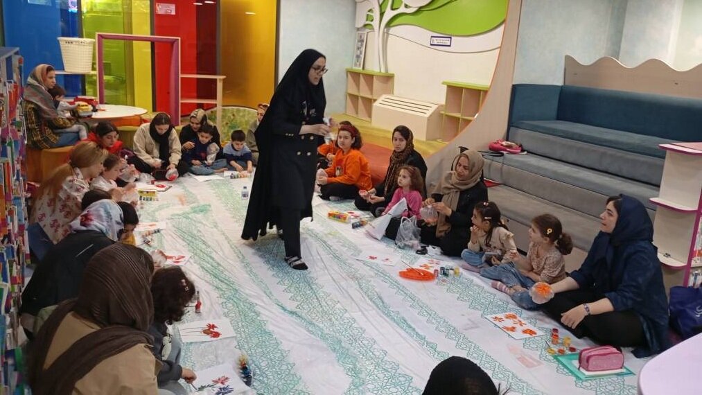 کارگاه «لبخند دختران آفتاب» در بخش کودک کتابخانه پارکشهر تهران