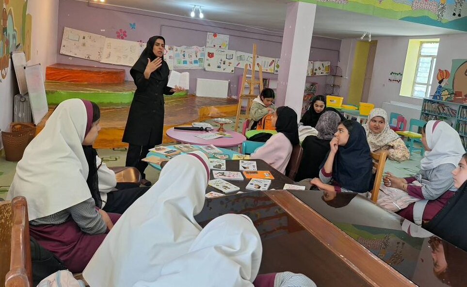 جشن روز دختر در کتابخانه صادق آل‌محمد(ص) اقلید برگزار شد