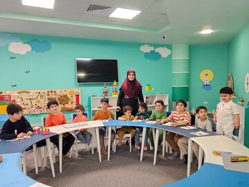 برنامه‌های فرهنگی دهه کرامت به روایت کتاب رهبر شهید و شهدای دانش‌آموز شجره طیبه