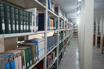 یک قرن دانایی: آیین بازگشایی کتابخانه عمومی شریعتی مشهد و رونمایی از تمبر آن