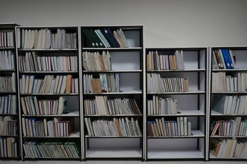 یک قرن دانایی: آیین بازگشایی کتابخانه عمومی شریعتی مشهد و رونمایی از تمبر آن