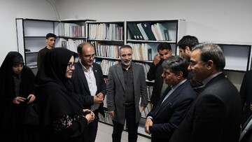 یک قرن دانایی: آیین بازگشایی کتابخانه عمومی شریعتی مشهد و رونمایی از تمبر آن
