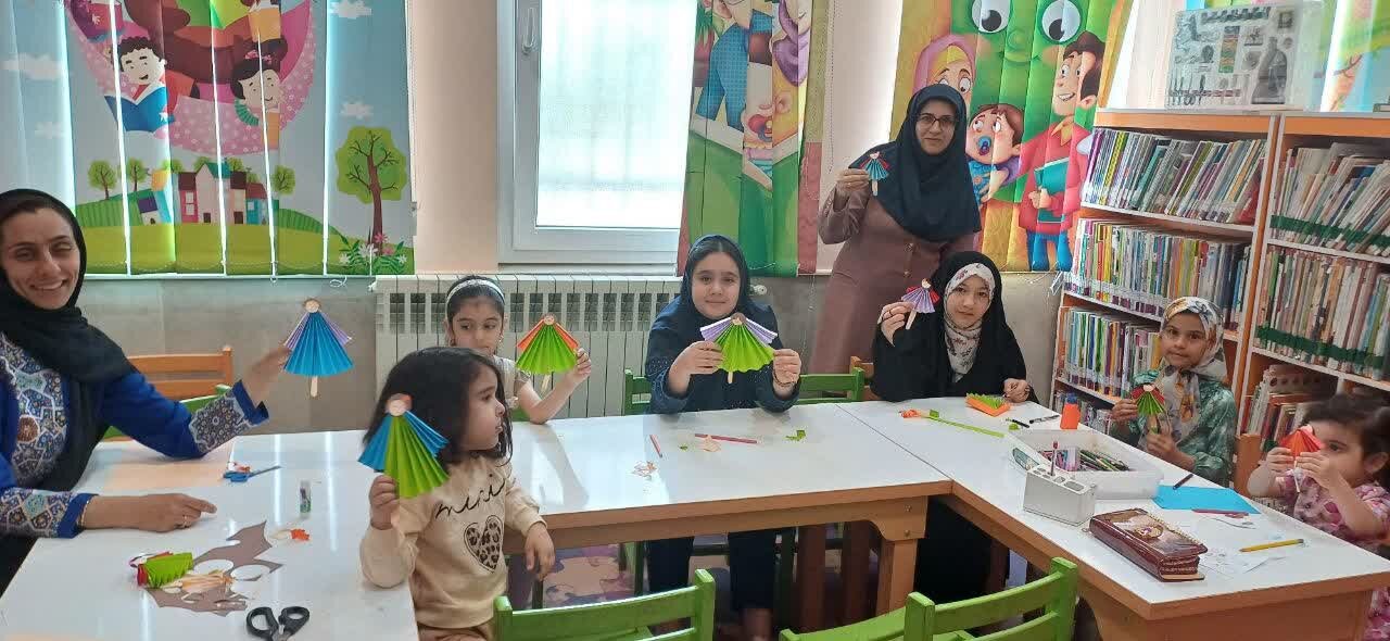 برنامه نقاشی و ساخت کاردستی به مناسبت روز دختر در کتابخانه پانزده خرداد پیشوا