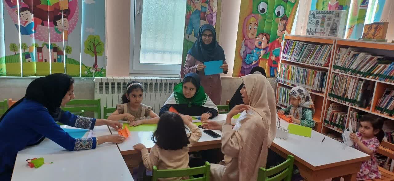 برنامه نقاشی و ساخت کاردستی به مناسبت روز دختر در کتابخانه پانزده خرداد پیشوا