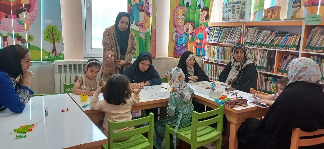 برنامه نقاشی و ساخت کاردستی به مناسبت روز دختر در کتابخانه پانزده خرداد پیشوا