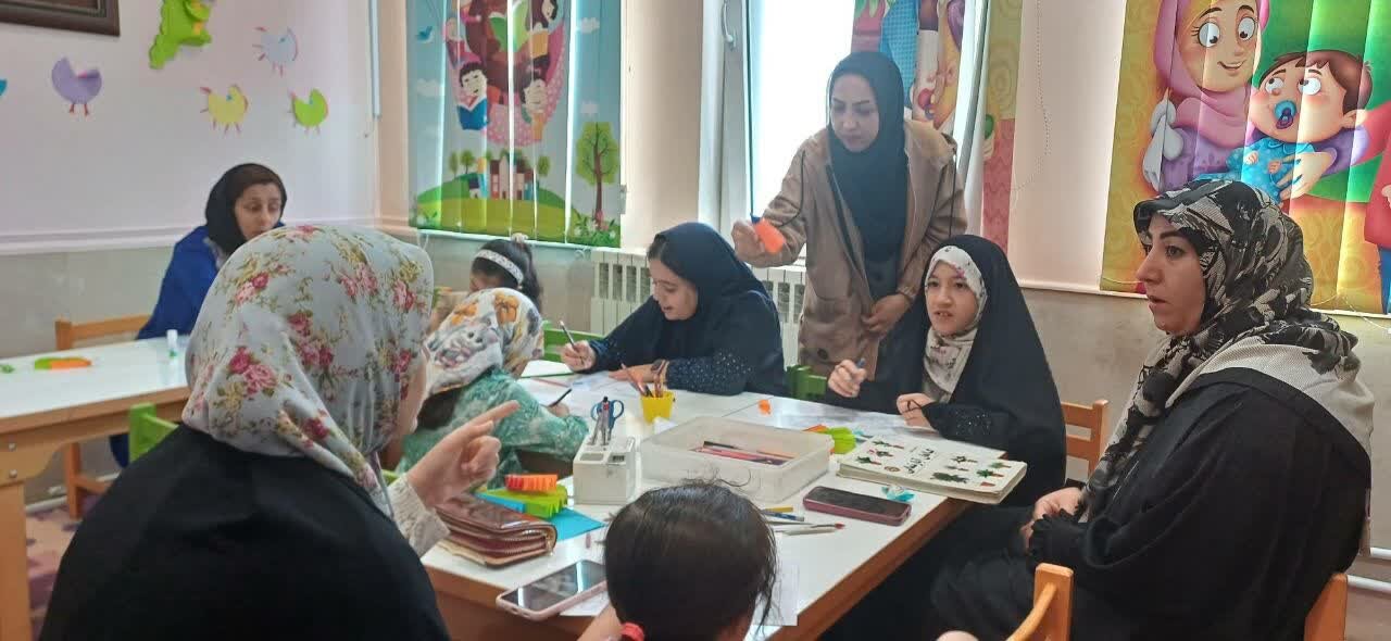 برنامه نقاشی و ساخت کاردستی به مناسبت روز دختر در کتابخانه پانزده خرداد پیشوا