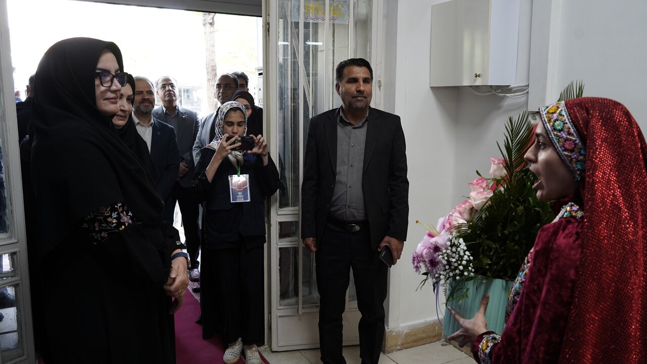 کتابخانه شریعتی مشهد، جزو سه کتابخانه قدیمی و هویتبخش کشور است