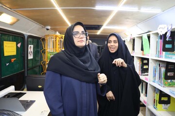 بازدید از کتابخانه سیار شاهرود