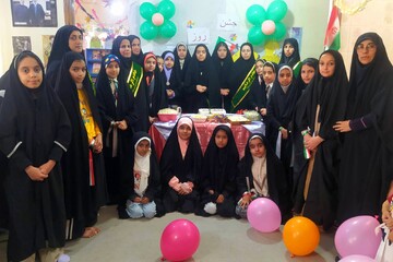 جشن دهه کرامت و روز دختر با حضور خادمیاران رضوی در کتابخانه حاج رجبعلی عطری