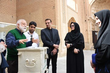 بازدید دبیرکل نهاد از مقبره بایزید بسطامی