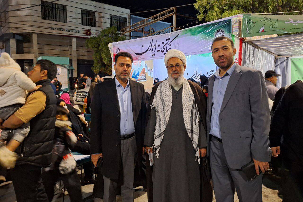 بازدید مسئولان استانی از غرفه فرهنگی اداره‌کل کتابخانه‌های عمومی ایلام