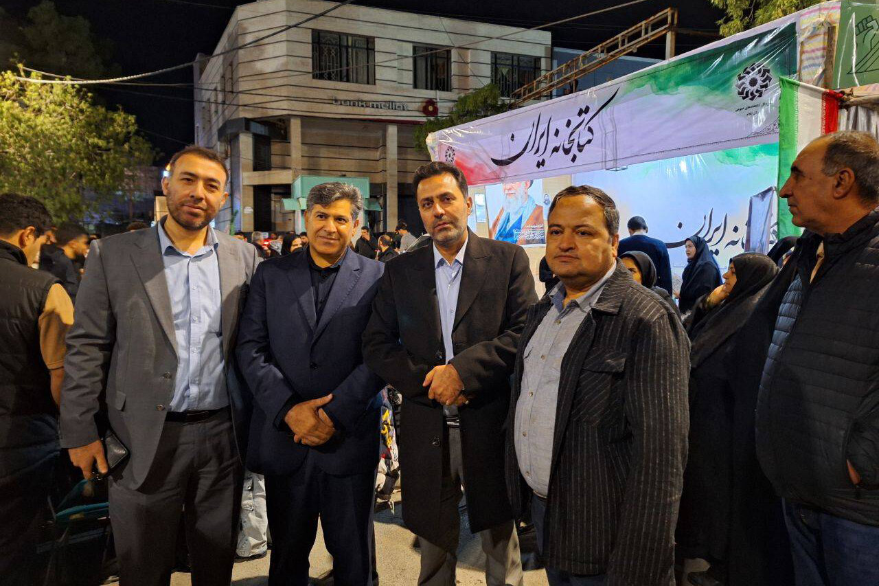 بازدید مسئولان استانی از غرفه فرهنگی ادارهکل کتابخانههای عمومی ایلام