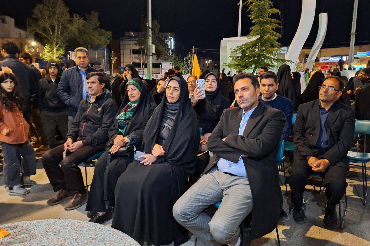 بازدید مسئولان استانی از غرفه فرهنگی ادارهکل کتابخانههای عمومی ایلام