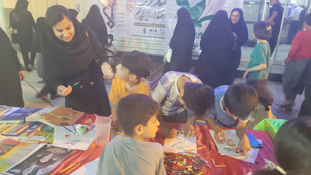 برپایی غرفه فرهنگی اداره کتابخانههای عمومی مسجدسلیمان