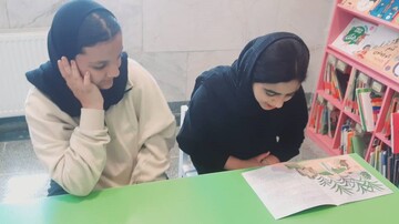 ویژه‌برنامه‌های فرهنگی به مناسبت دهه کرامت در  کتابخانه‌های عمومی شهرستان گیلانغرب برگزار شد.