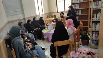 ویژه‌برنامه‌های فرهنگی به مناسبت دهه کرامت در  کتابخانه‌های عمومی شهرستان هرسین برگزار شد.