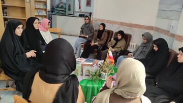 ویژه‌برنامه‌های فرهنگی به مناسبت دهه کرامت در  کتابخانه‌های عمومی شهرستان هرسین برگزار شد.